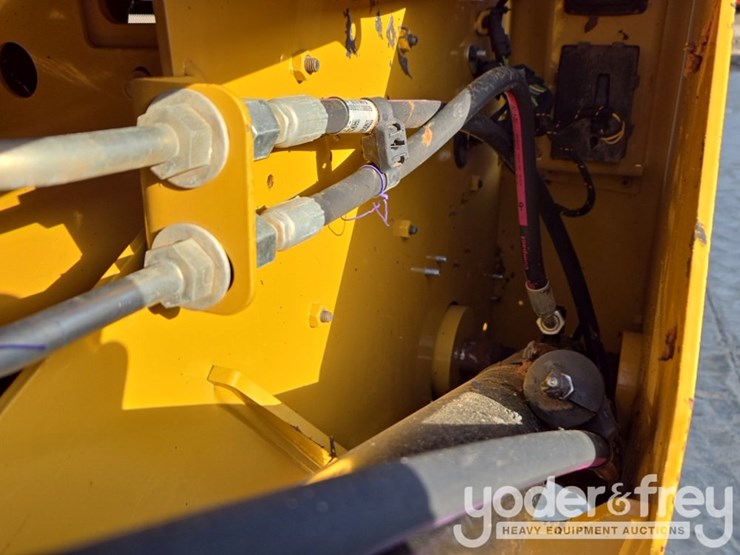 2019-caterpillar-259d3-image-29