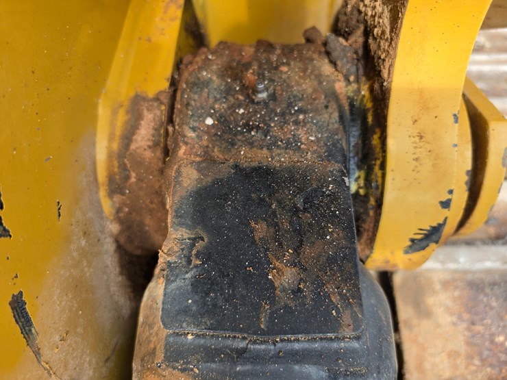 2007-caterpillar-953d-image-94