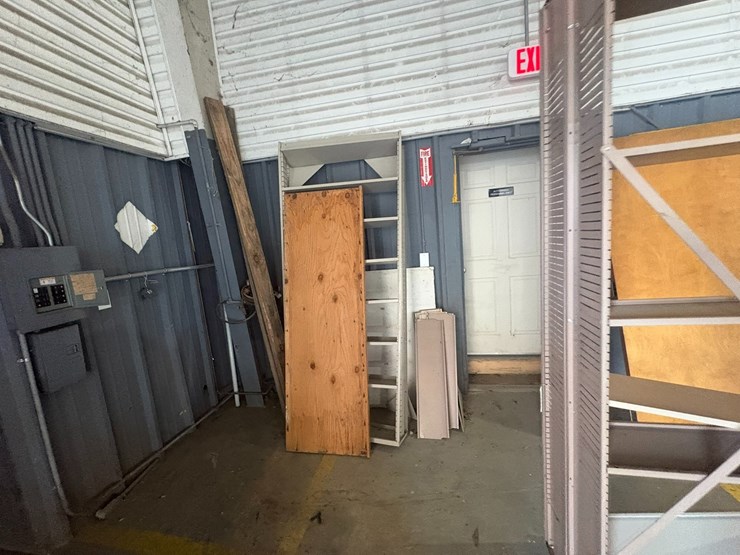 #42113-•-lot-of-miscellaneous-doors-&-shelving-image-8