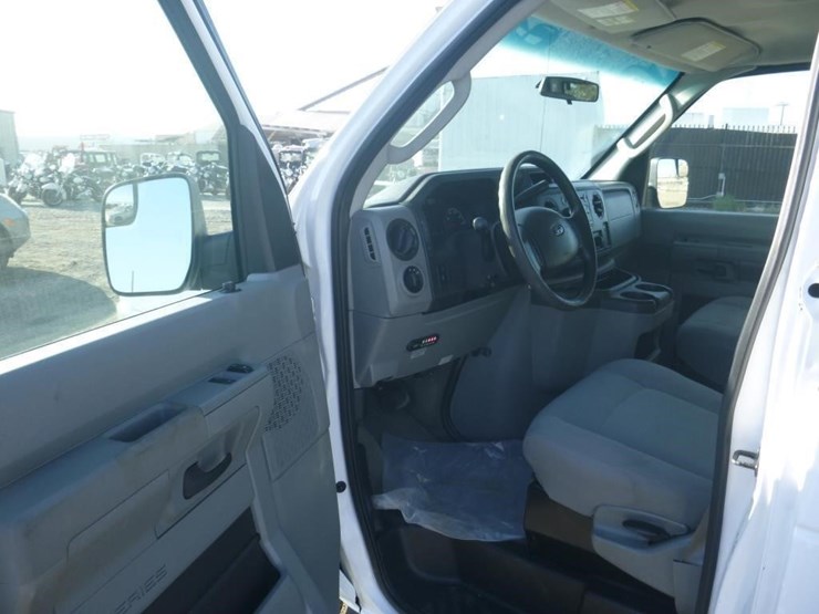2014-ford-econoline-350-image-5
