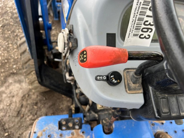 2015-new-holland-workmaster-33-image-25