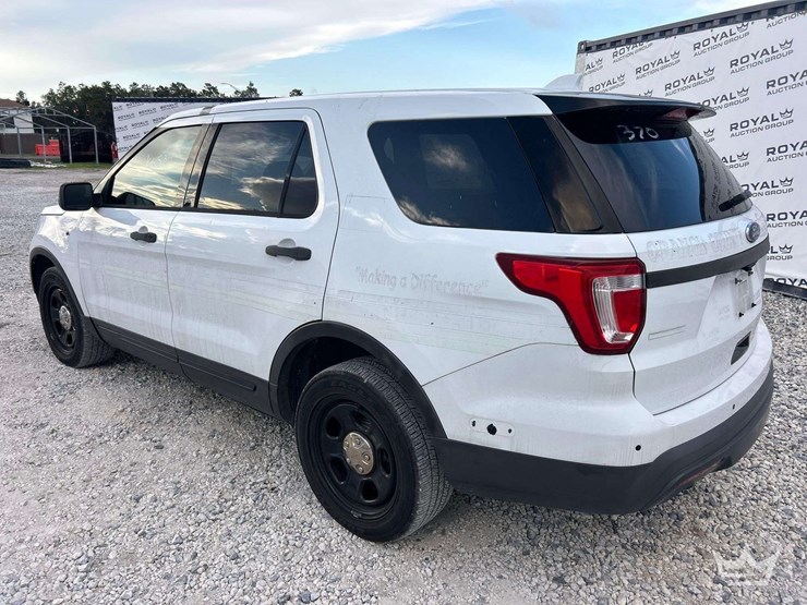 2016-ford-explorer-image-4