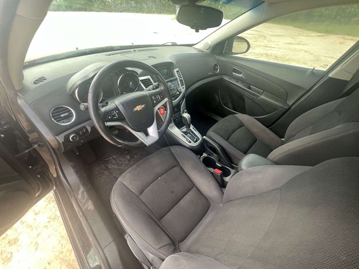 2014-chevrolet-cruze-4-door-sedan-(101,237-miles)-image-11