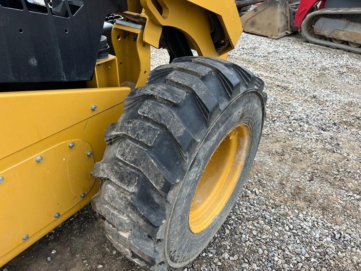 2018-caterpillar-262d-image-15