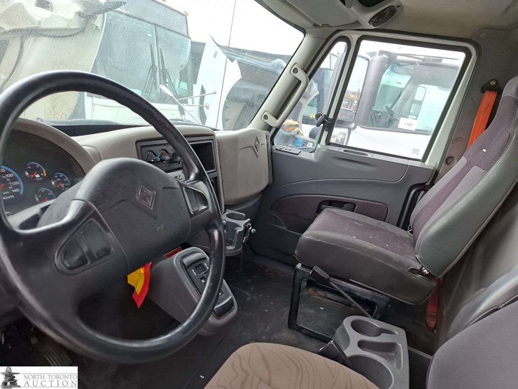 2013-international-durastar-4300-image-8