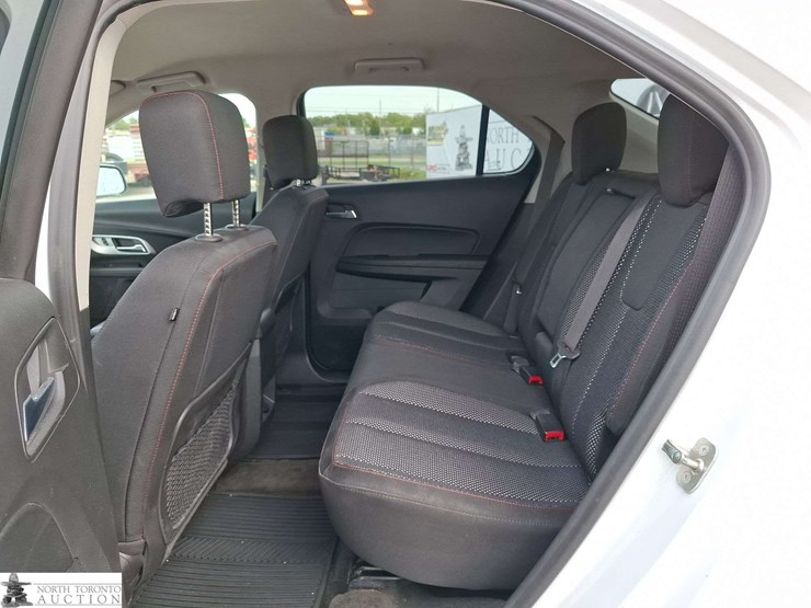2017-chevrolet-equinox-image-14