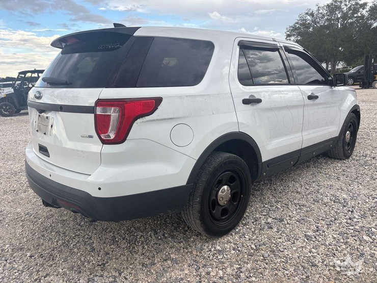 2017-ford-explorer-image-3