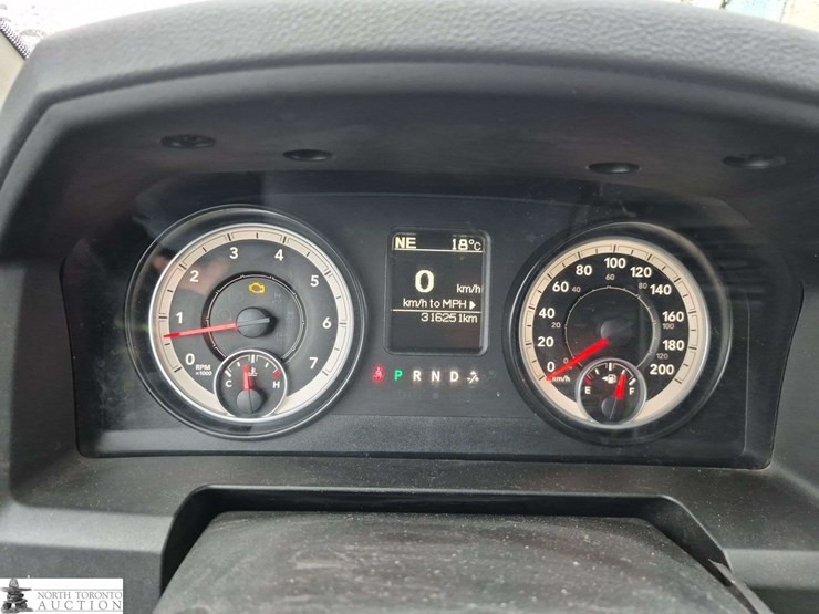 2014-dodge-3500-image-11
