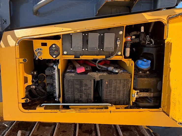 2018-deere-650k-image-41