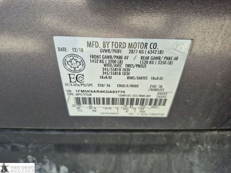 2019-ford-explorer-image-16