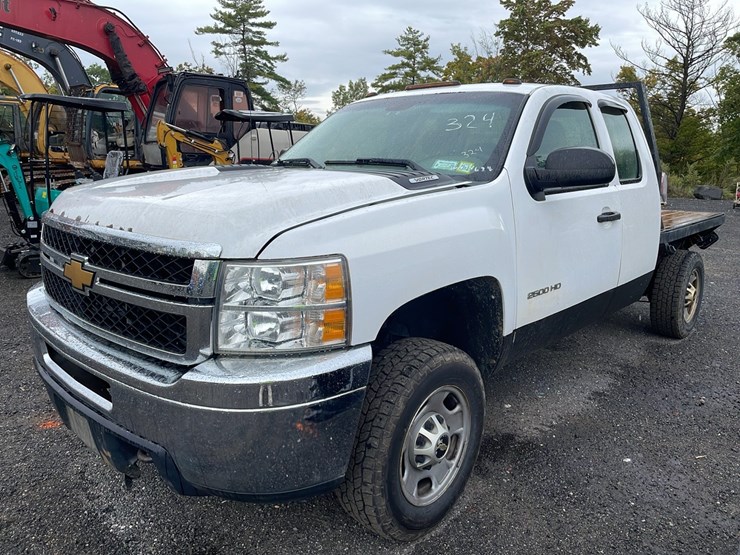 2013-chevrolet-2500hd-image-1