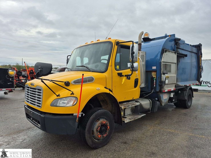 2018-freightliner-m2-106-image-1