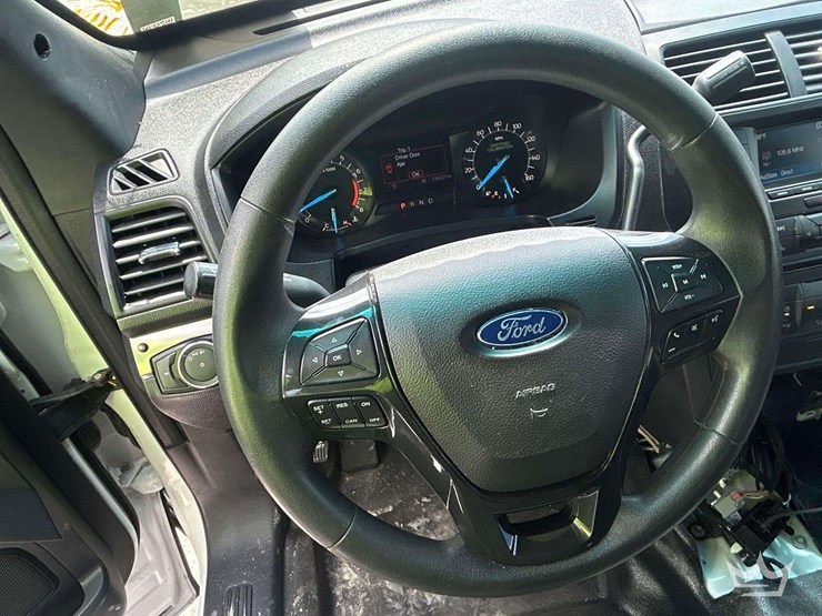 2017-ford-explorer-image-14
