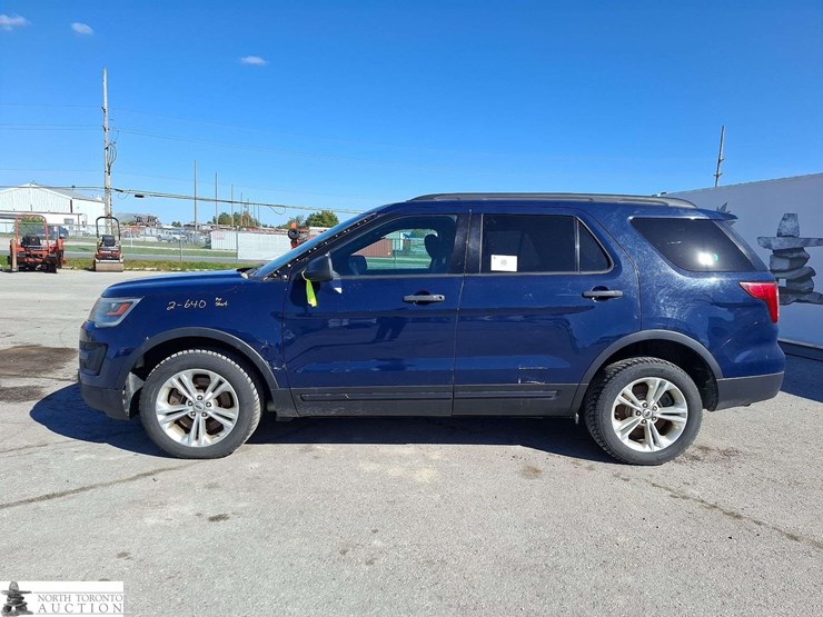 2016-ford-explorer-image-8