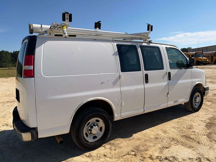 2014-chevrolet-express-2500-image-3