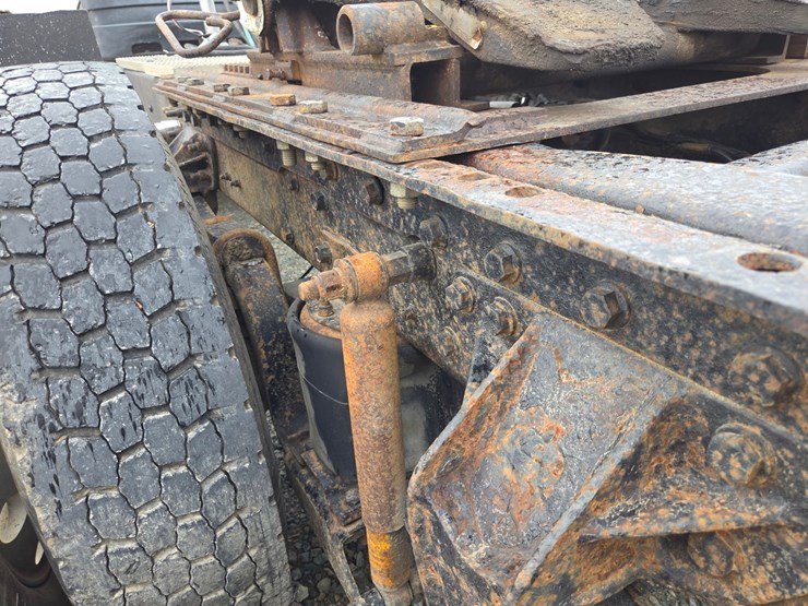 2000-mack-ch613-image-26