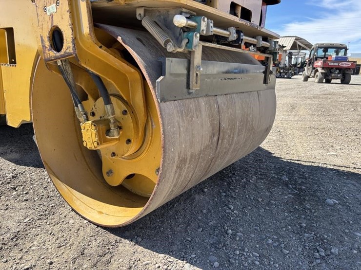 2013-caterpillar-cb22-image-12