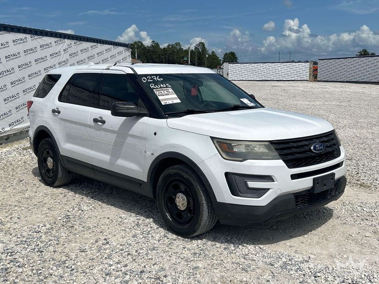 2016-ford-explorer-image-2