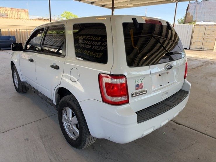 2011-ford-escape-image-6