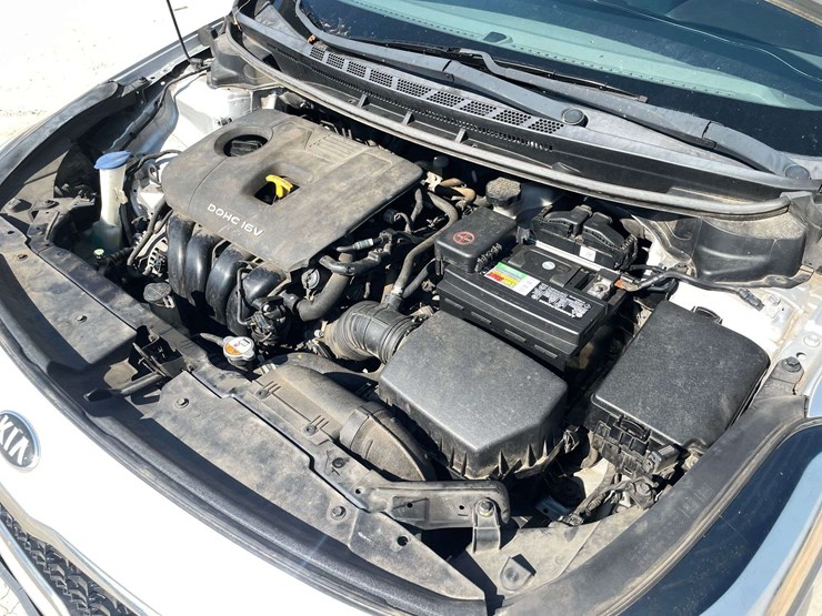 2017-kia-forte-4-door-sedan-(181,895-miles)-image-7