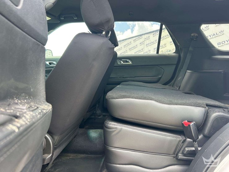 2016-ford-explorer-image-21