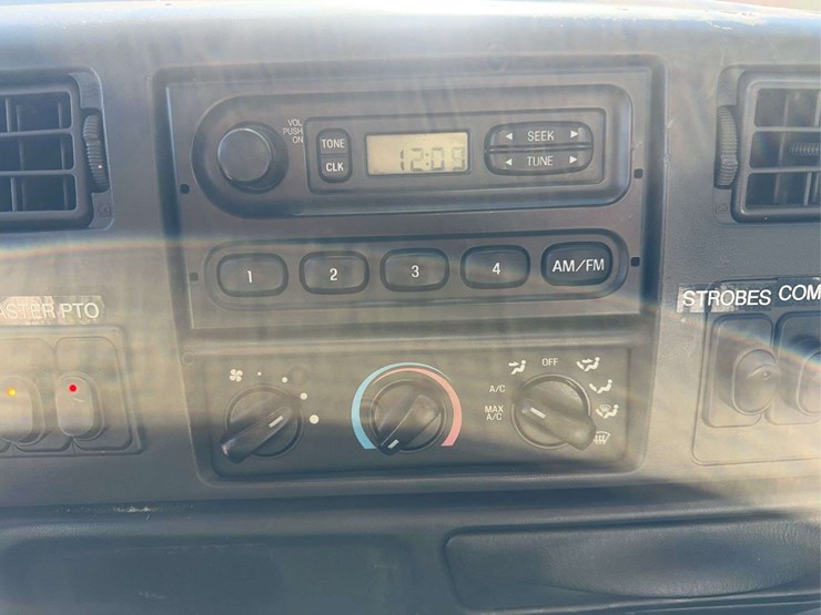 2005-ford-f750-xl-image-23