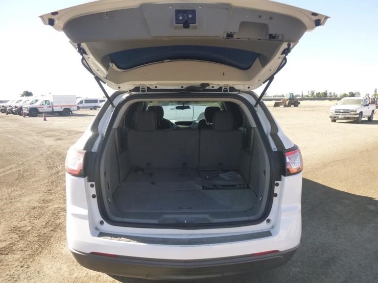 2017-chevrolet-traverse-image-21