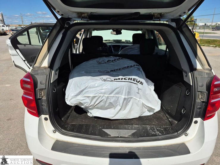 2017-chevrolet-equinox-image-21