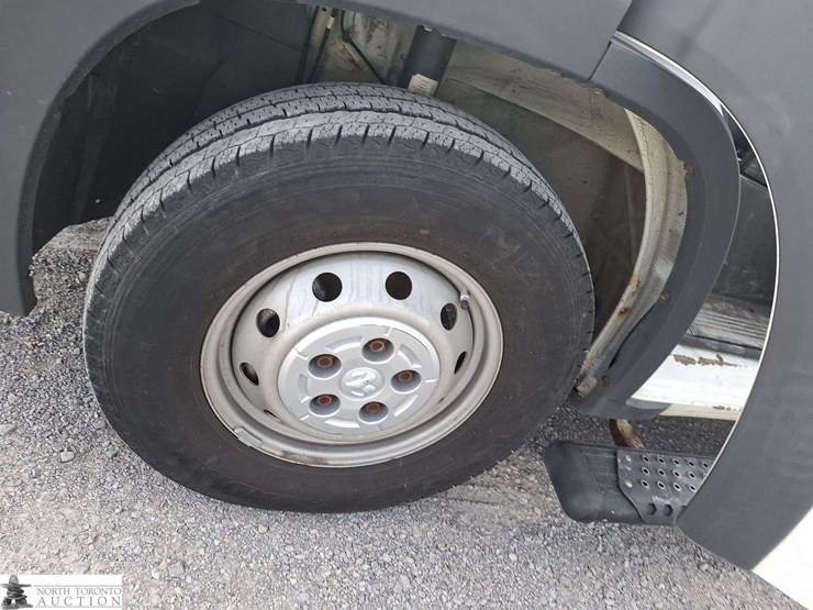 non-operable-2017-ram-promaster-cargo-van-image-21