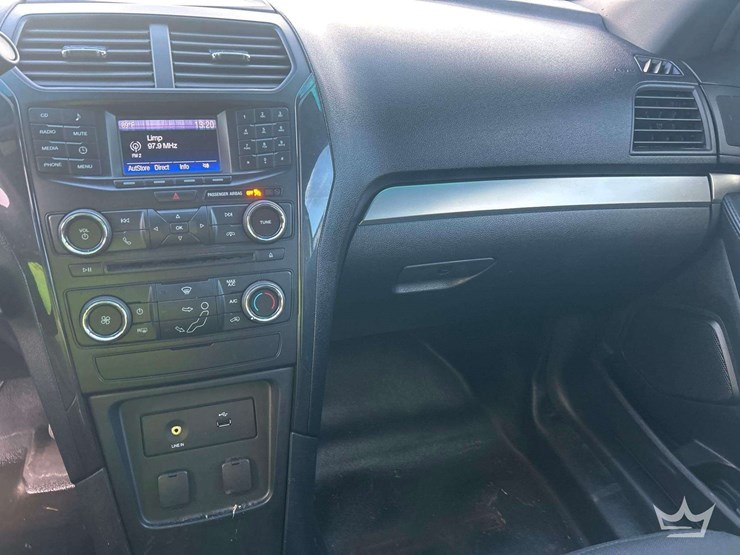 2016-ford-explorer-image-14