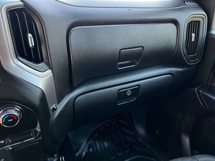2021-chevrolet-3500hd-image-17