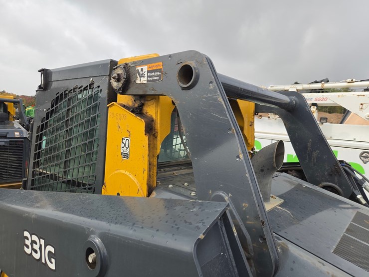 2020-deere-331g-image-37