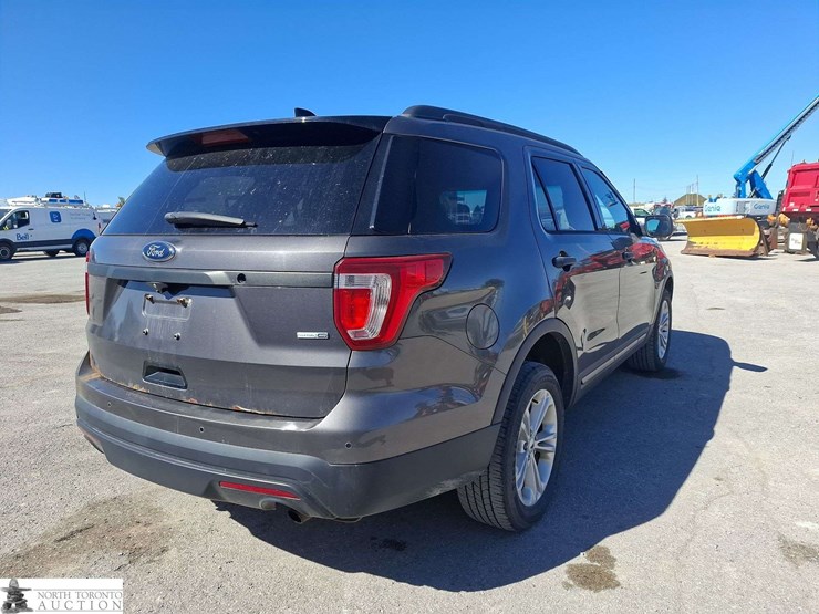 2016-ford-explorer-image-5