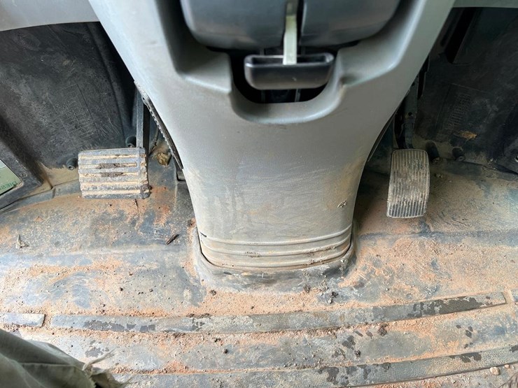 2018-caterpillar-908m-image-27