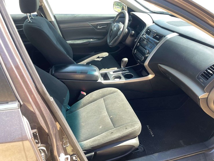 2015-nissan-altima-s-4-door-sedan-(149,037-miles)-image-18