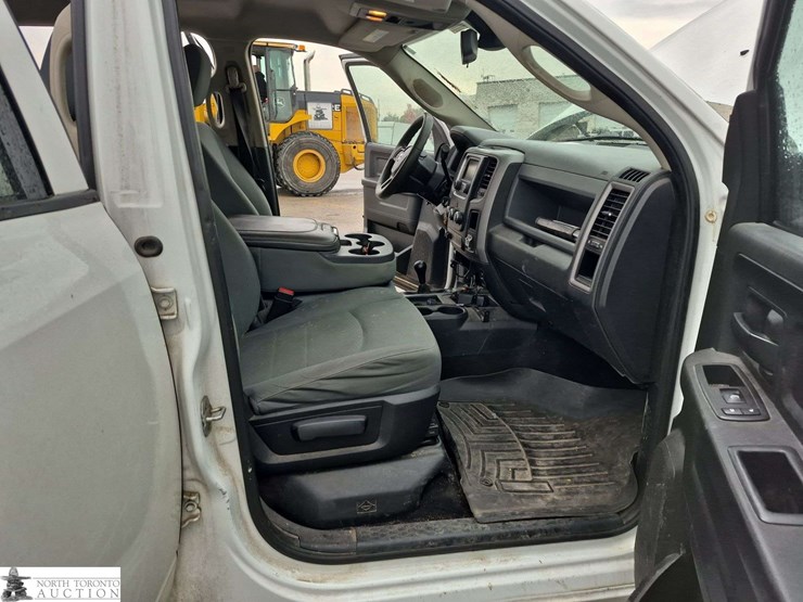 2014-dodge-3500-image-29