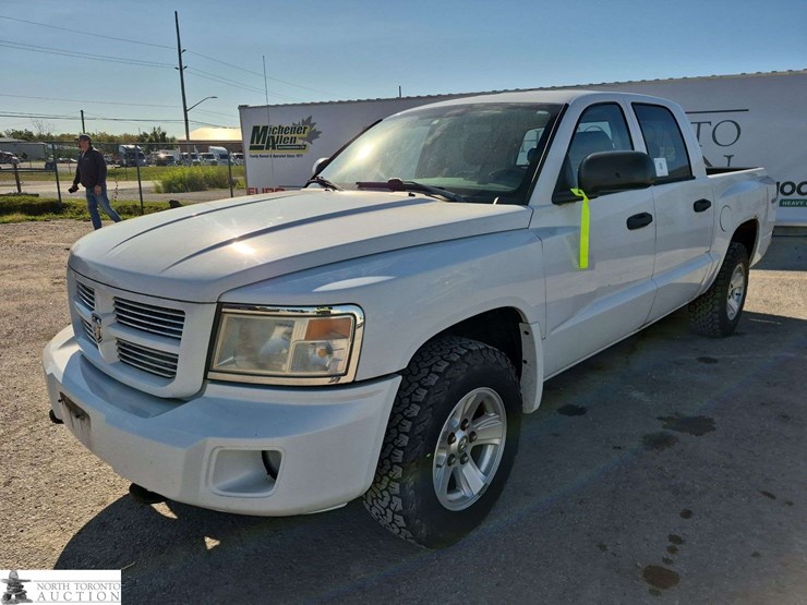 2011-dodge-dakota-image-1