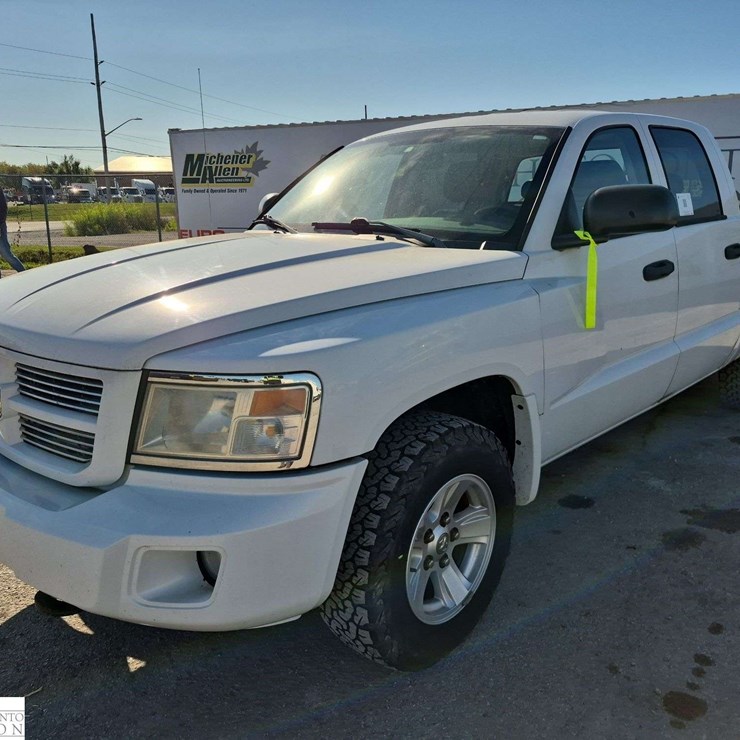 2011 DODGE DAKOTA