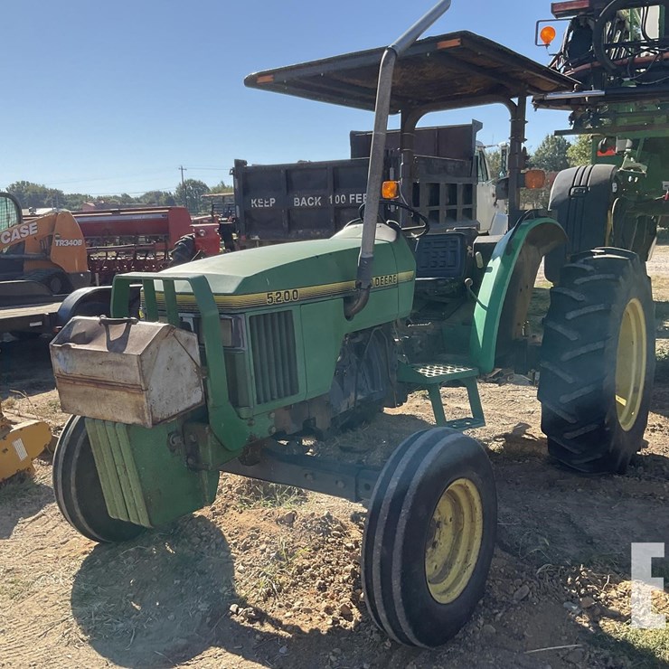 JOHN DEERE 5200