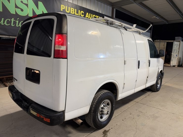 2011-chevrolet-express-2500-image-9