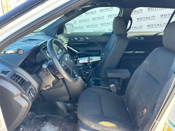 2016-ford-explorer-image-14