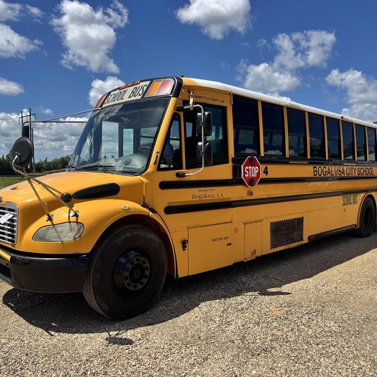 2010 FREIGHTLINER B2