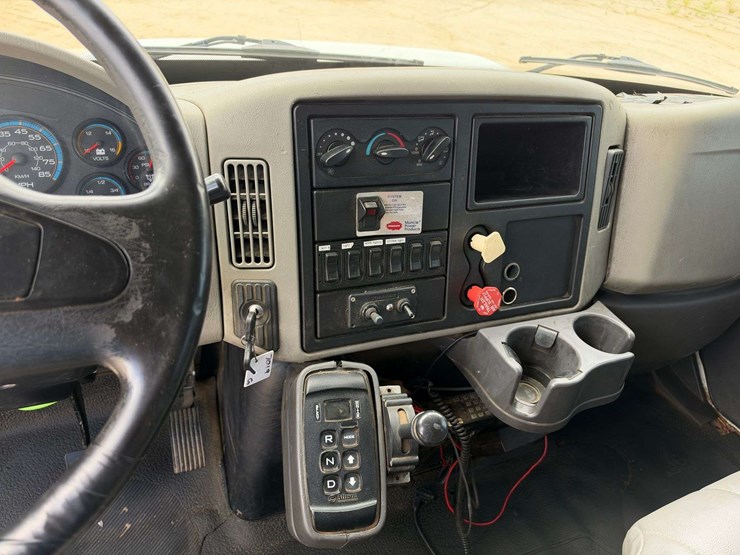 2009-international-durastar-4300-image-13