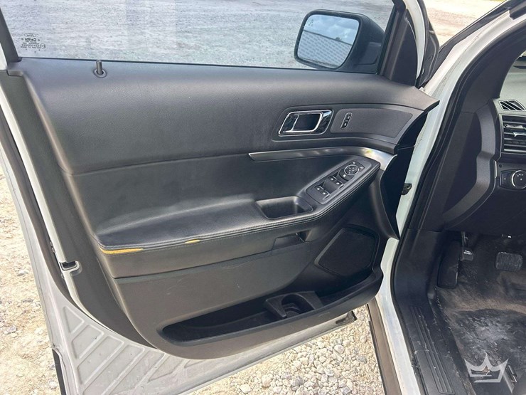 2016-ford-explorer-image-11