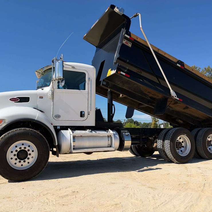 2021 PETERBILT 348