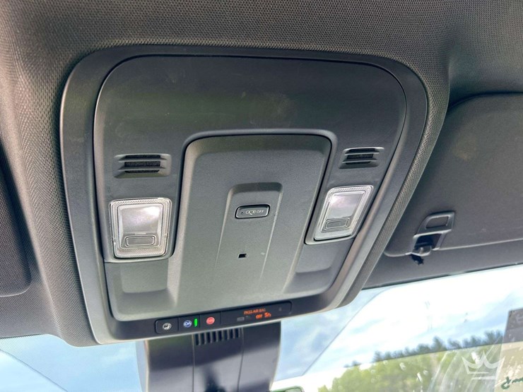 2023-chevrolet-tahoe-image-19