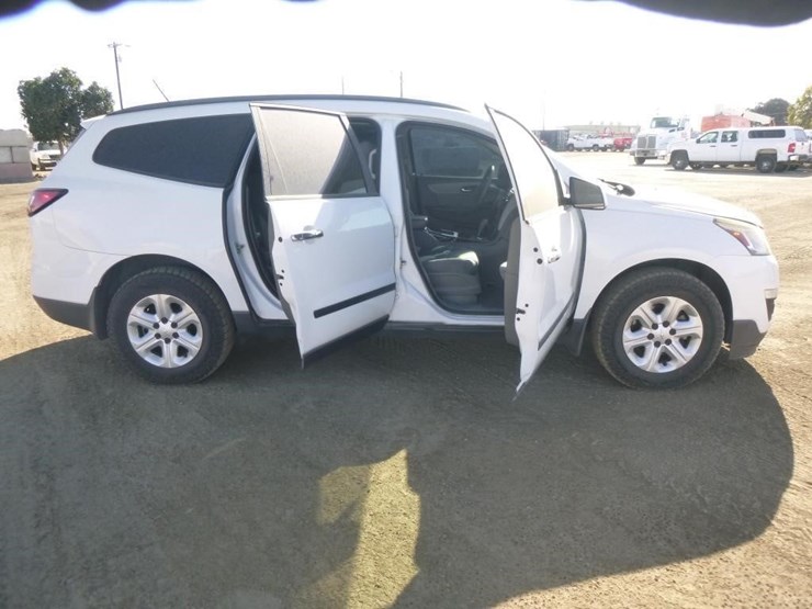 2017-chevrolet-traverse-image-15