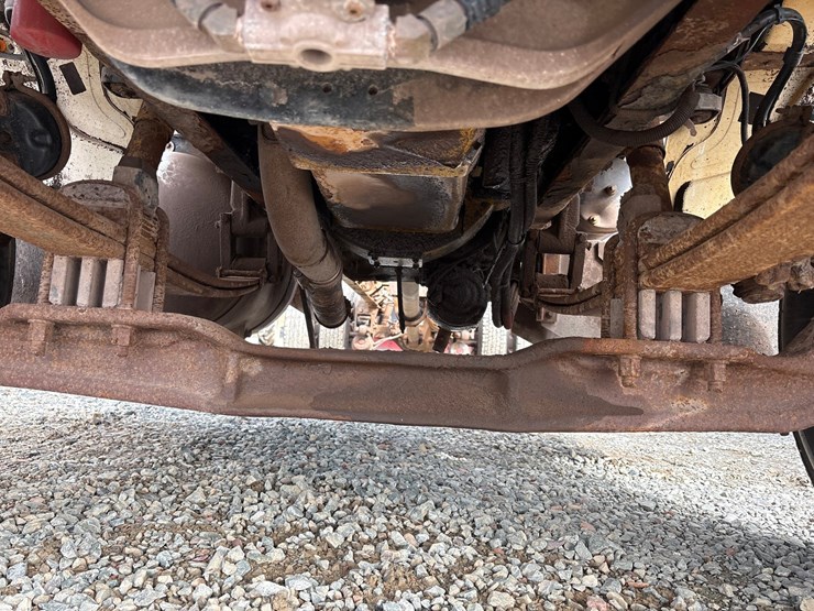 2007-peterbilt-335-image-36