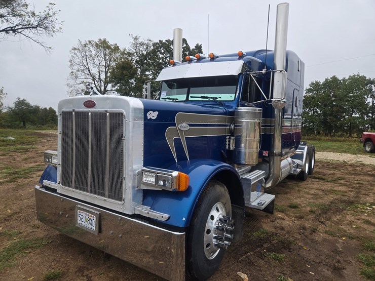 2001-peterbilt-379-image-1