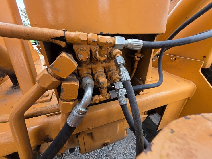 #25323-•-allis-chalmers-708c-fork-lift-image-57